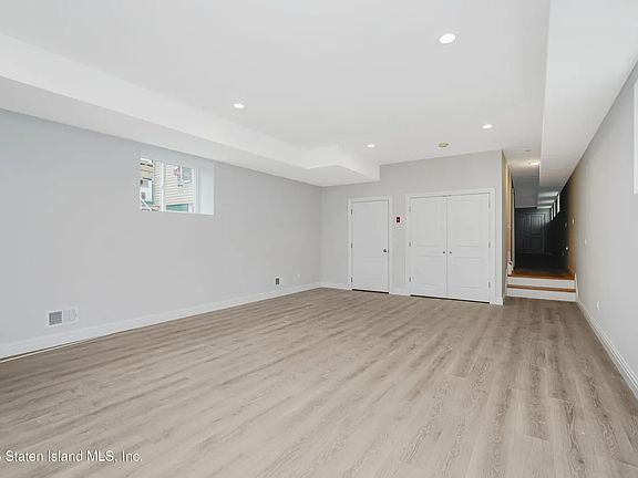 2nd image of 524 Jewett Ave #8