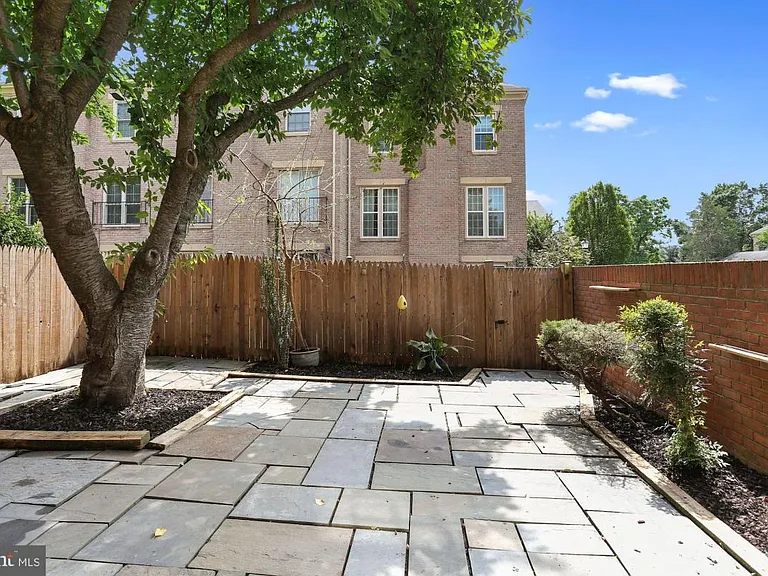 1454 McLean Mews Ct — Photo 4