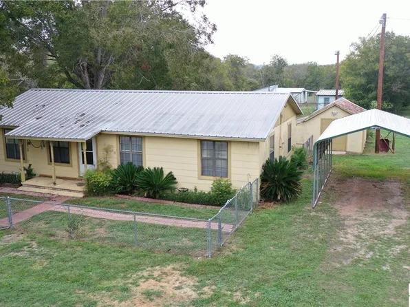 82 Bunjes St, Westhoff, TX 77994