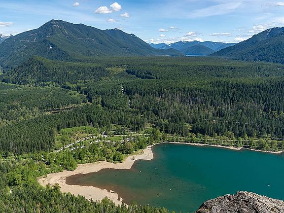 Nearby Rattlesnake Lake