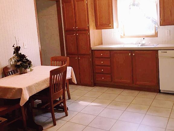 5th image of 312 Hickory Dr