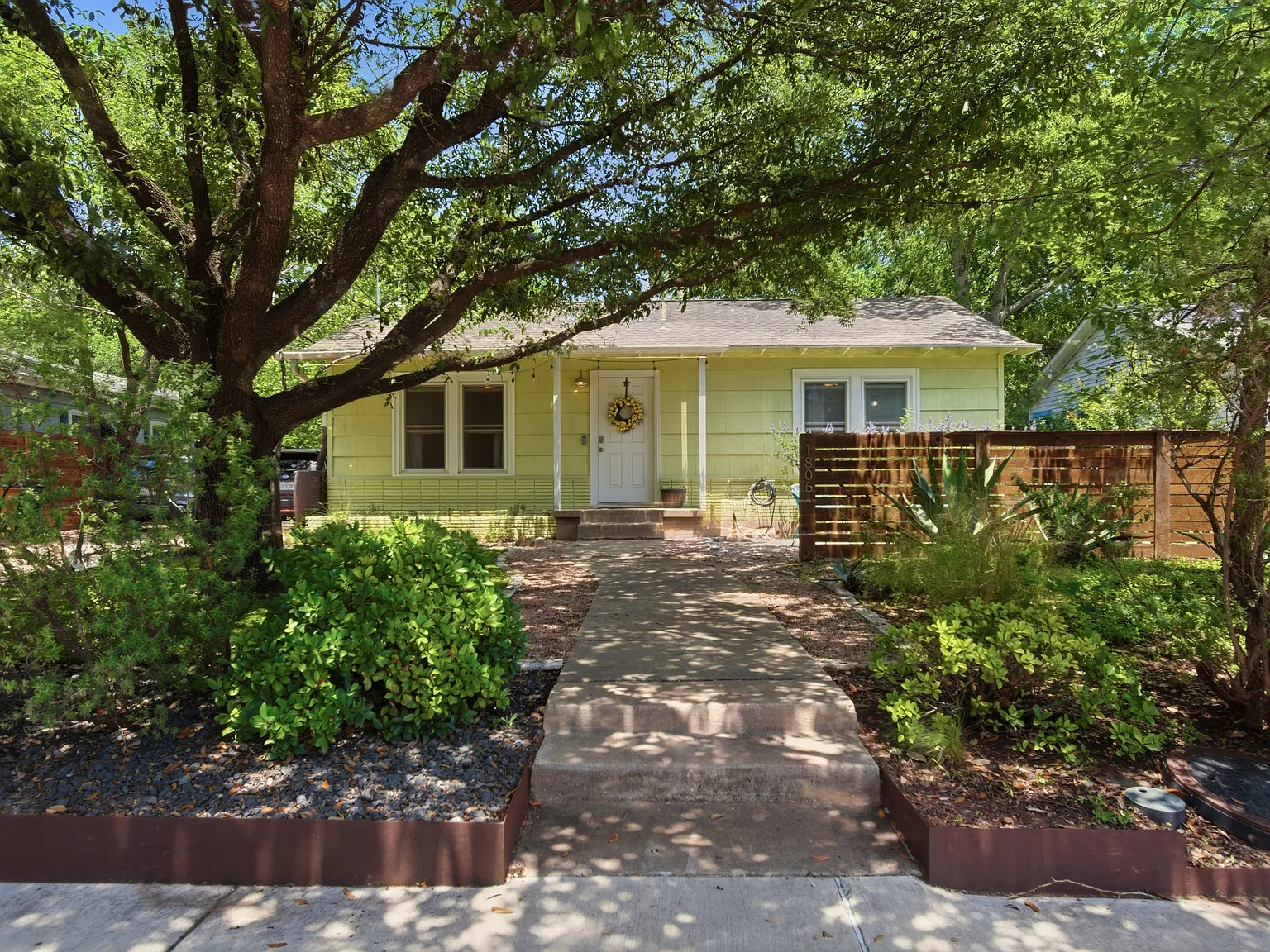 1806 Justin Ln — Photo 4