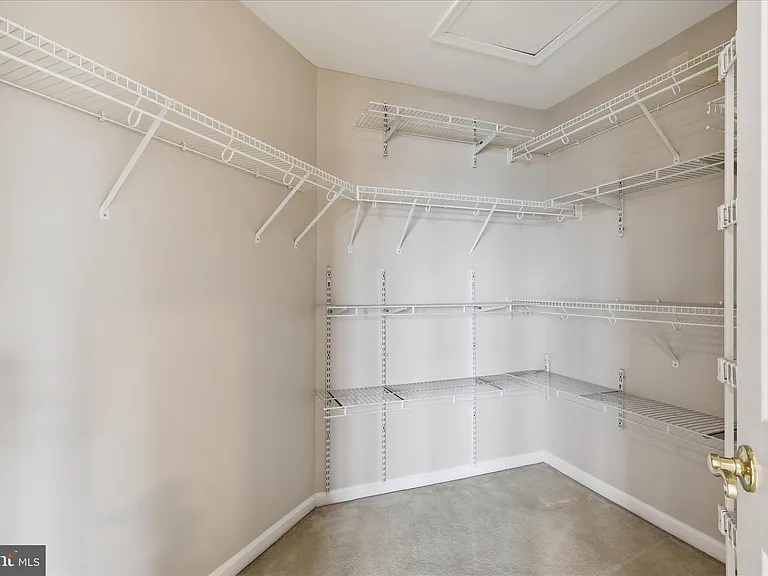 812 Sydney Ter NE — Photo 24