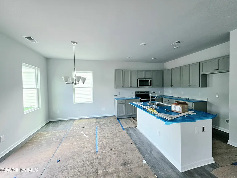 1079 Hanson Dr — Photo 3