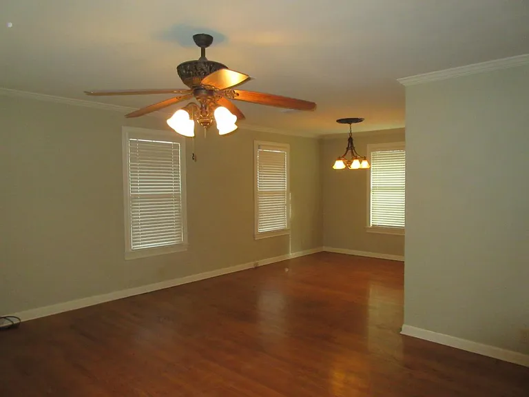 4527 Steere Dr — Photo 2