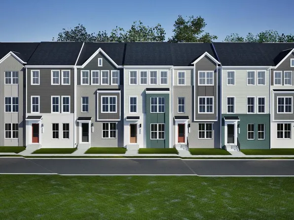 1 Mulberry Ln #20-R2, Manassas, VA 20110