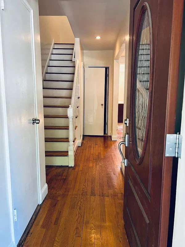 3 bed, 1.5 bath, 1200 sqft, $3,800 — Photo 1
