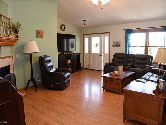 5th image of 1363 Fieldstone Dr