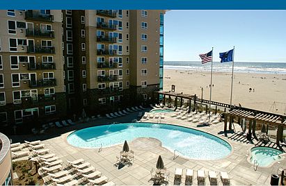 Swimming pool & two hot tubs