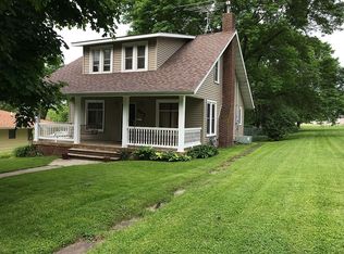 302 S Walnut St, Monticello, IA 52310