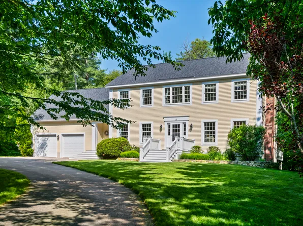 8 Country Lane, Falmouth, ME 04105