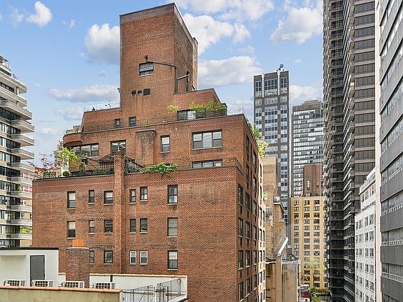 5th image of 301 E 48th St APT 8K