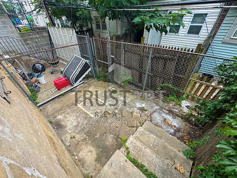 2082 Albright St — Photo 17