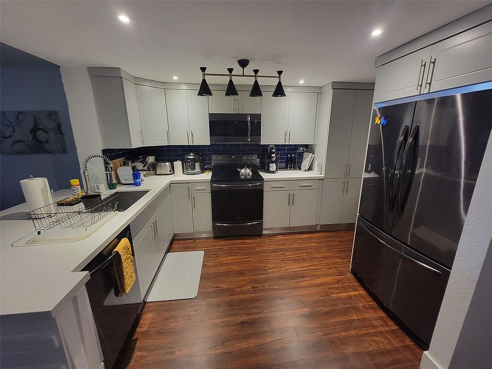 1st image of 441 NE 195th Street #306