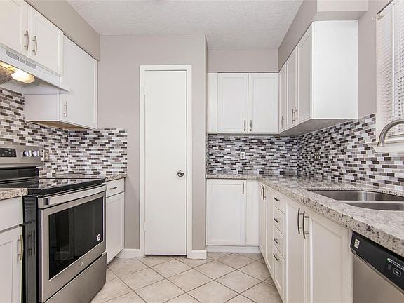 5th image of 107 Greenshire Dr