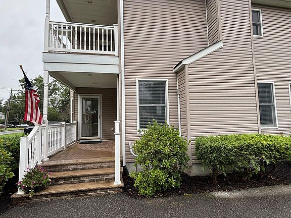 2nd image of 38 Hallock Avenue