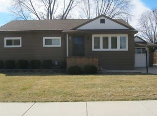 1407 N Oakhill Ave, Janesville, WI 53548