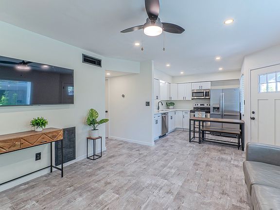 5th image of 1133 S Farmer Ave #1