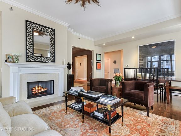 5th image of 30 W Erie St #1001