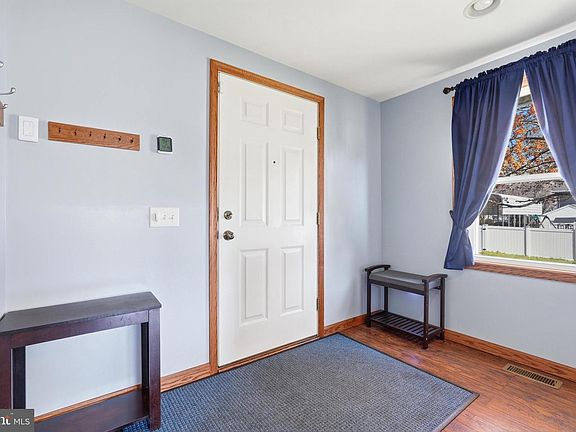 5th image of 1556 Reinhardt Ln