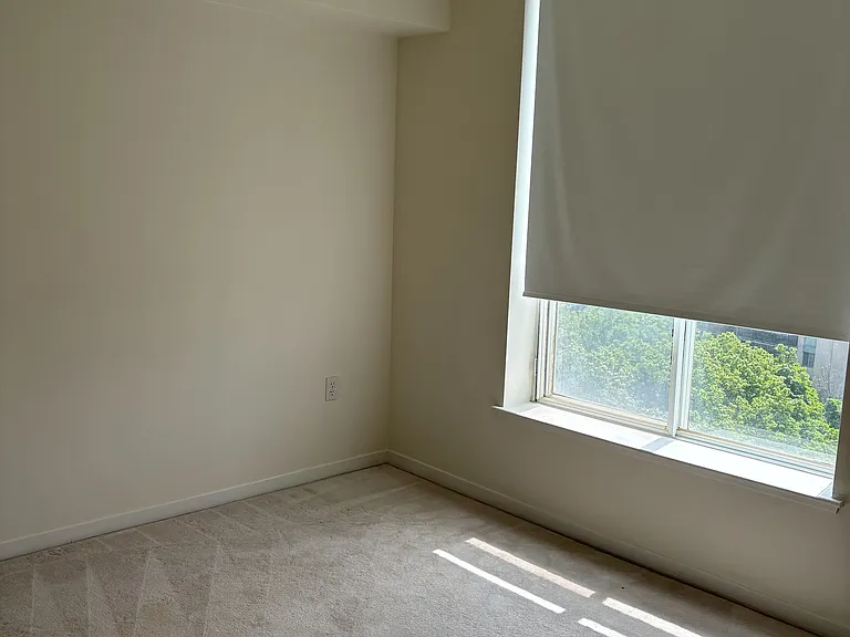 21 Overlea Blvd #902 — Photo 11