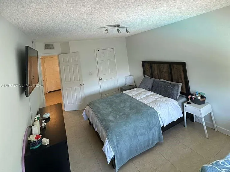 8290 Lake Dr #325 — Photo 9