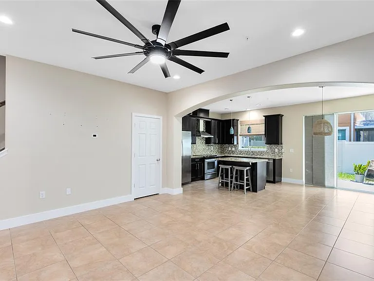 9625 Silver Buttonwood St — Photo 7