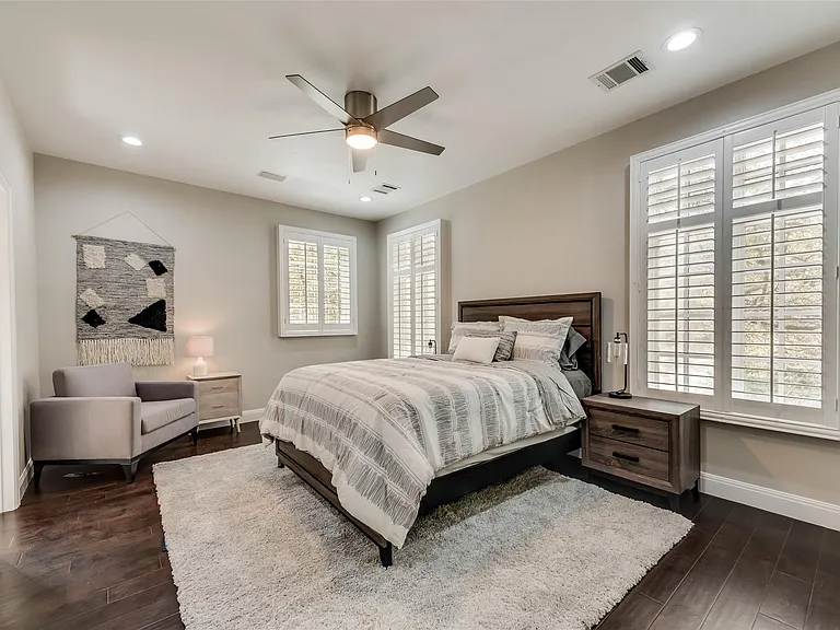 2902 N Pearl St — Photo 22