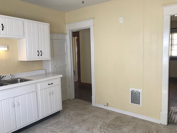 3rd image of 127 Brunswick Blvd