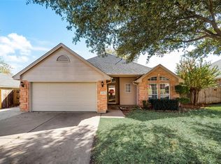 608 Meadowcrest Dr, Burleson, TX 76028
