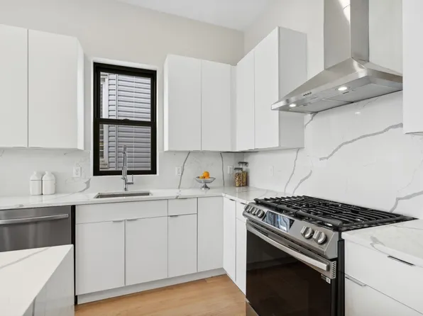 220 Freeman Avenue image 11 of 47