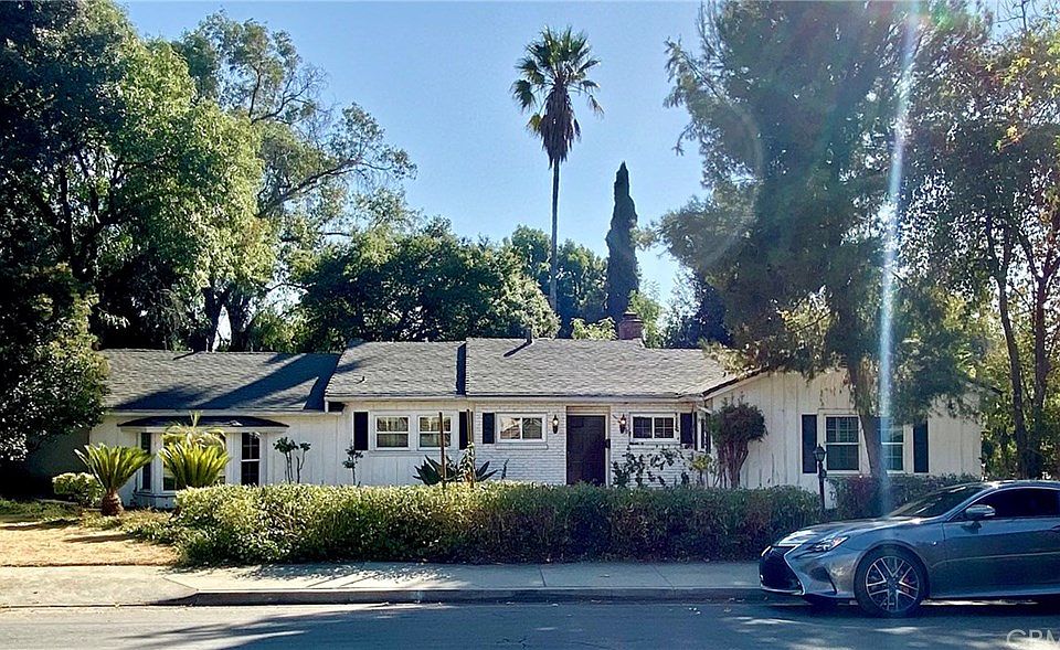 1st image of 692 W 12th St