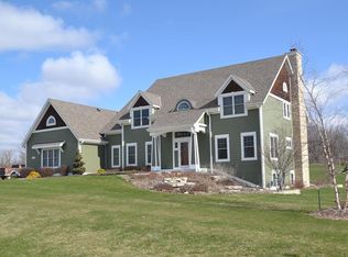 3882 Hickory Hill Pkwy W, Hubertus, WI 53033