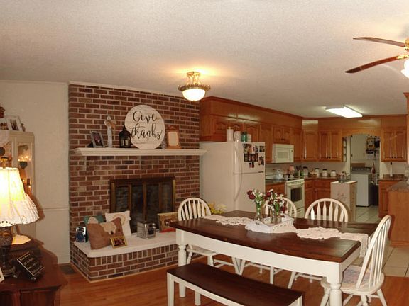 3rd image of 121 Tammy Dr