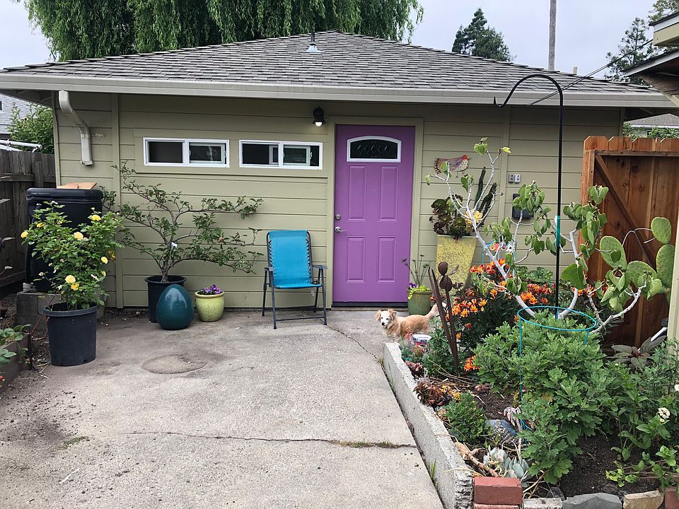 The view of the front entrance. Inside a secure gate.
