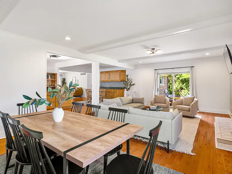 2140 Adrienne Dr — Photo 16