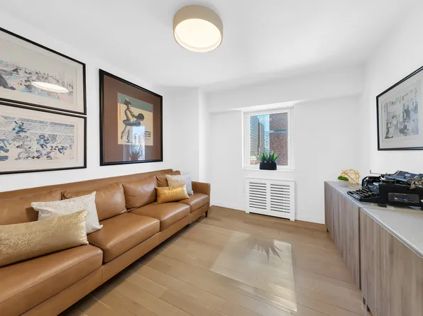 45 West 67th Street 9H image 13 of 13