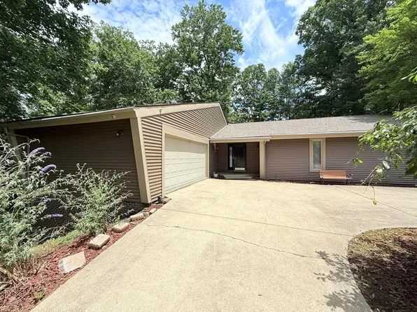 106 Thornwood Ln, Beckley, WV 25801