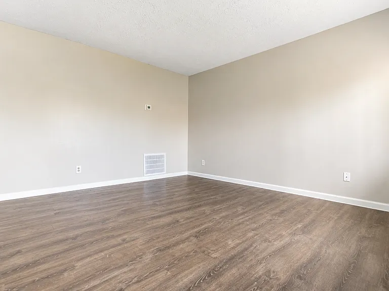 4907 Rosalind Ct — Photo 3