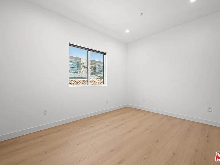 839 N Detroit St — Photo 11
