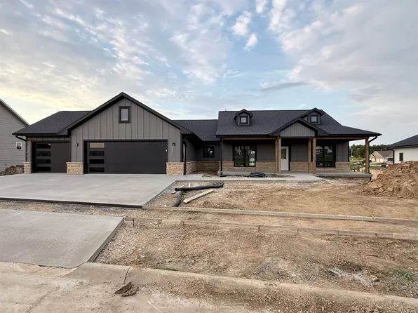 4408 Sickle Ln, Dubuque, IA 52002