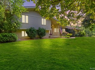 54655 Pontiac Trl, Milford, MI 48381