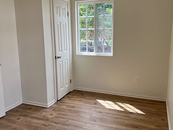 5th image of 3707-21 Euclid Ave #3721