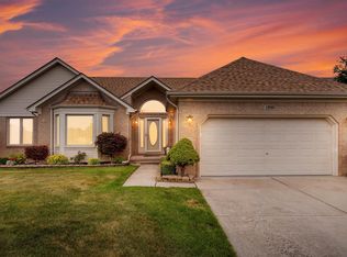 19999 Chesterbrook Dr, Macomb, MI 48044