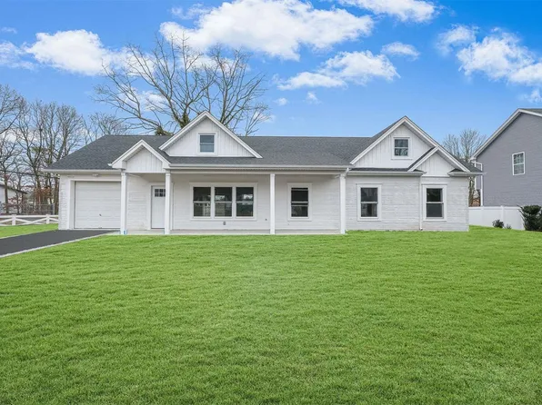 42 Dean Street, Islandia, NY 11749