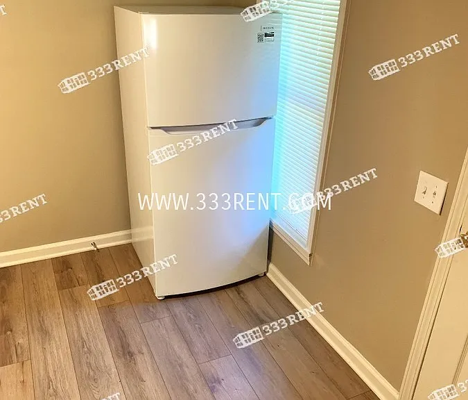 2931 NE Jewett St #4 — Photo 3