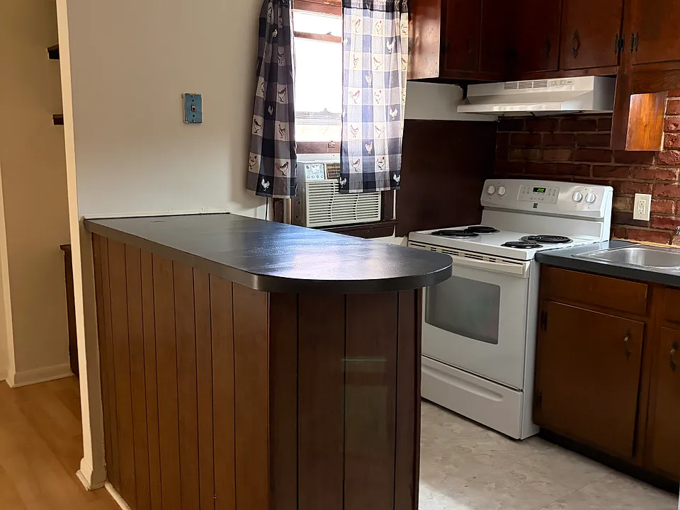 11 S Pitt St #3