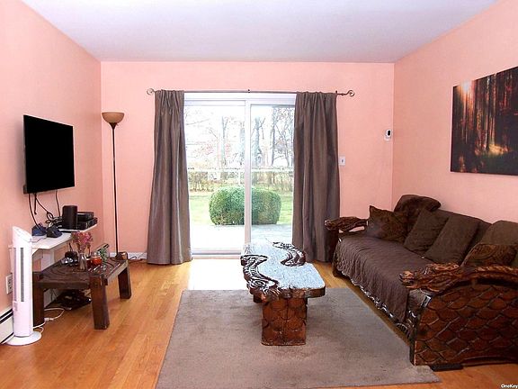 2nd image of 70 Pear St