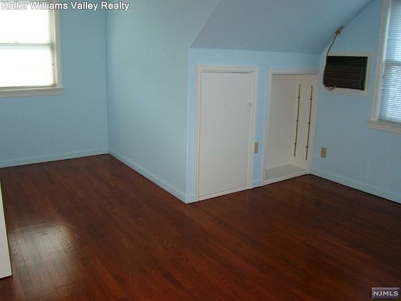 5th image of 450 Elizabeth St #450