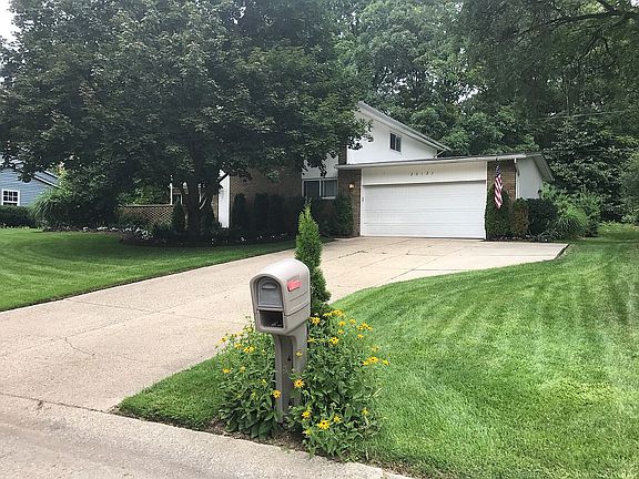 3 Cars wide top of Driveway
